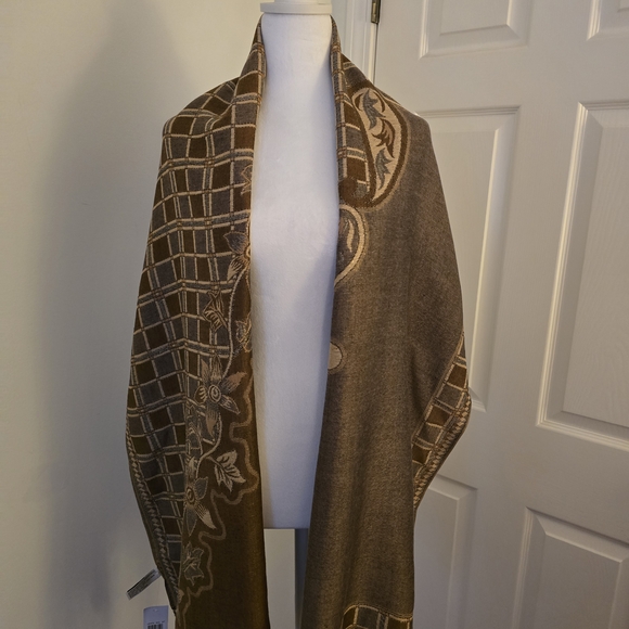 Accessory Street Gold Metallic/Brown Elegant Floral Check Long Scarf - Picture 4 of 12